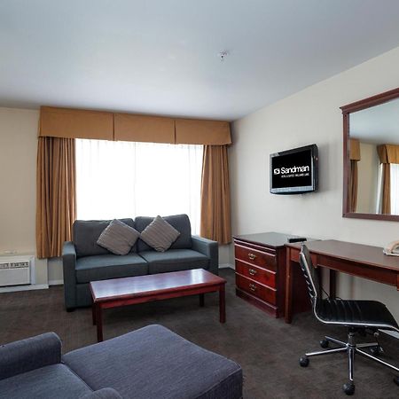 Sandman Hotel & Suites Williams Lake Bagian luar foto