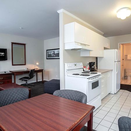 Sandman Hotel & Suites Williams Lake Bagian luar foto