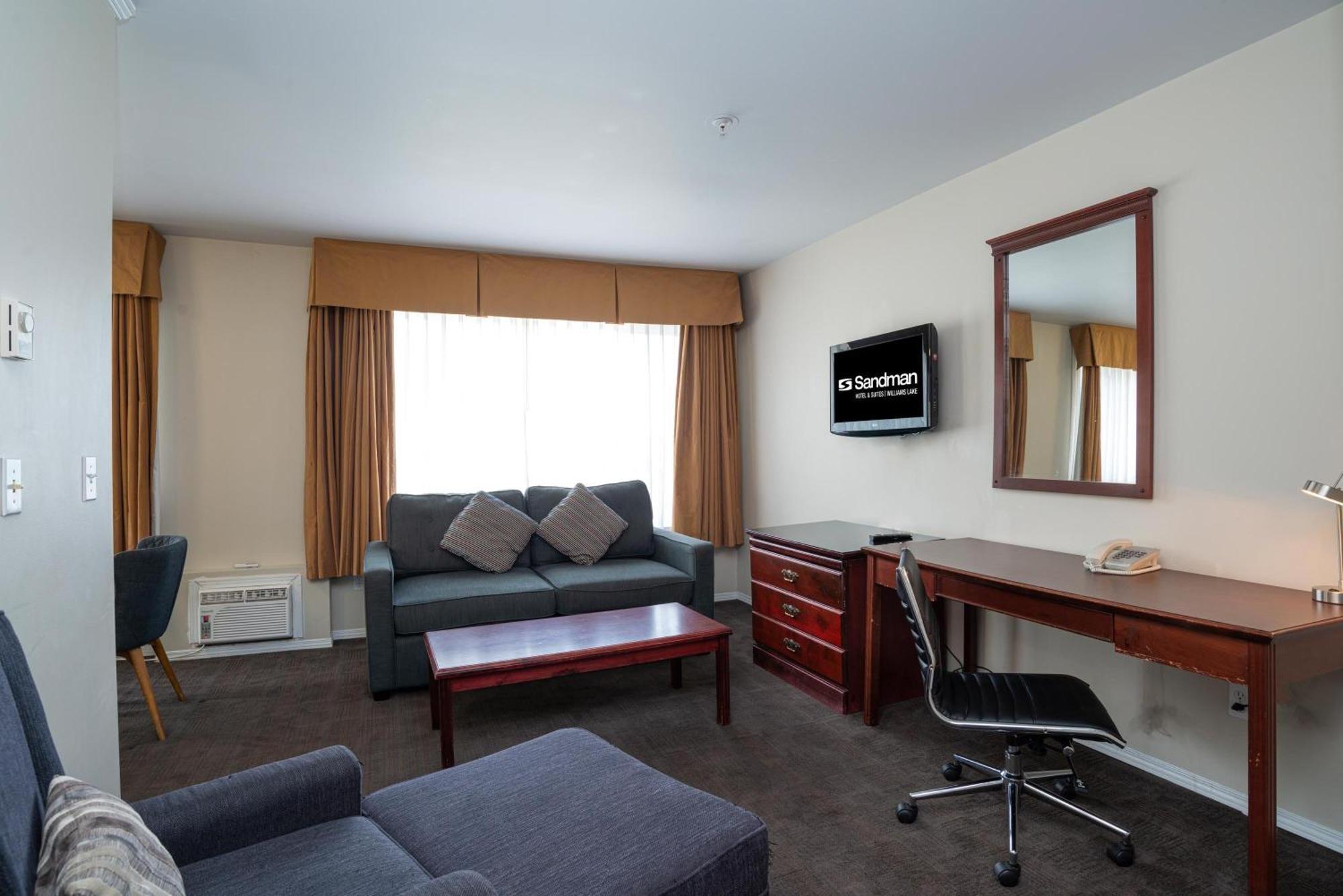 Sandman Hotel & Suites Williams Lake Bagian luar foto